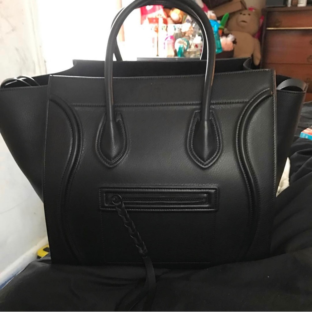 Comes with dust bag and tag with receipt.